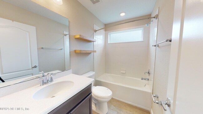 Building Photo - 201 Silver Creek Pl