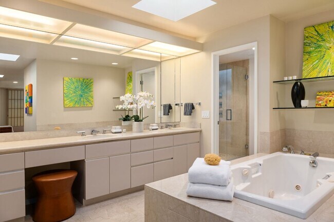 Building Photo - 3Bd/3.5Ba Mercer Island House
