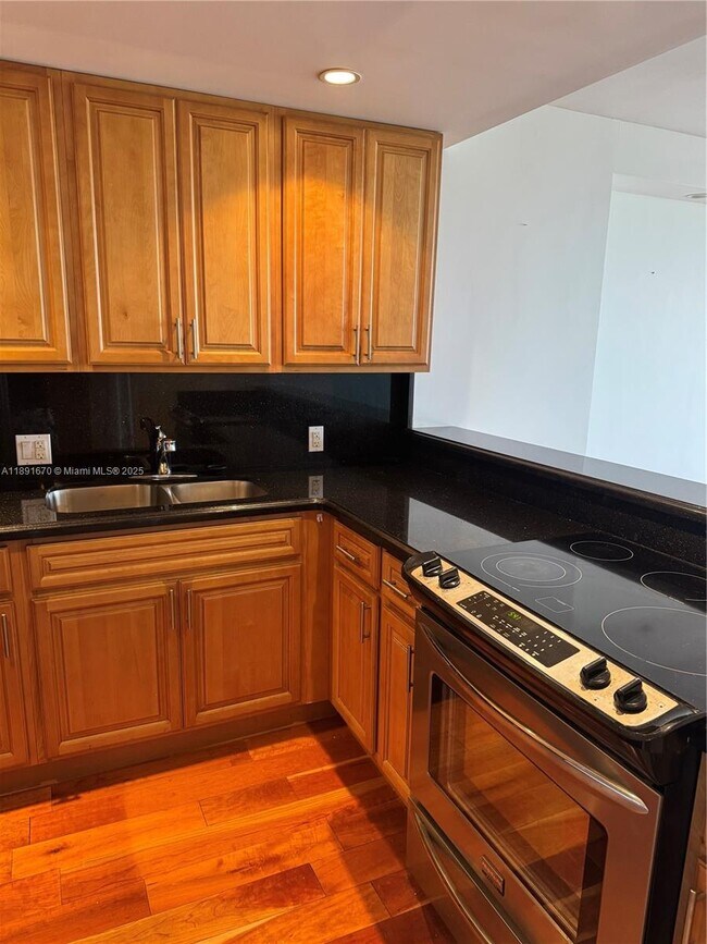 Building Photo - 20379 W Country Club Dr