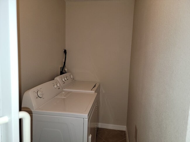 Building Photo - Condo 1 bedroom 1 bath