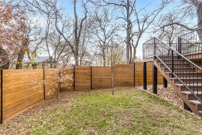 Building Photo - 1205 Perez St