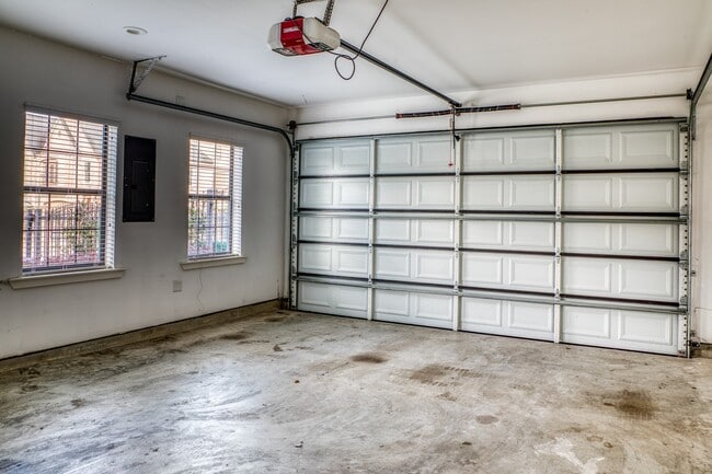 Building Photo - 5711 Winsome Ln