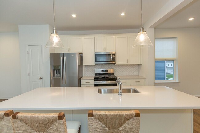 Building Photo - 3 Bed/3.5 Bath NEW Townhome in Charles Town, WV