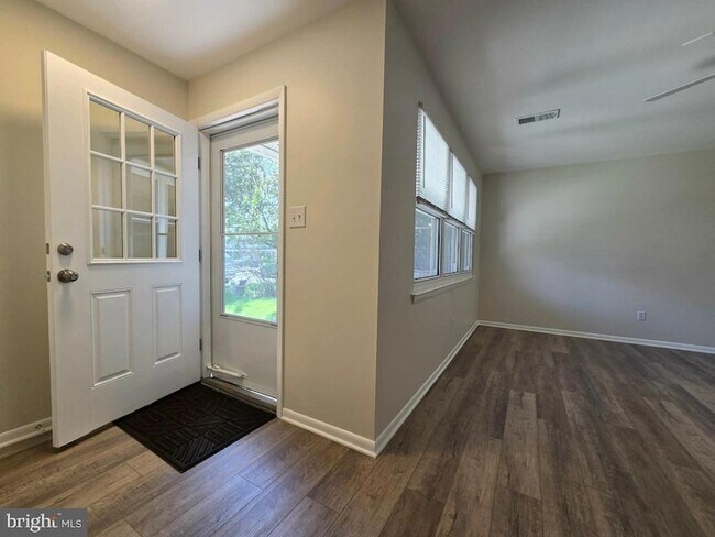 Building Photo - 159 Forsythia Ct