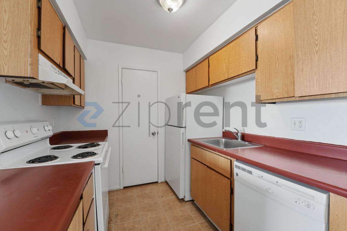 Building Photo - Unit 110