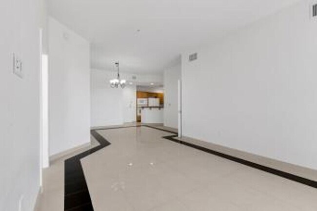Building Photo - Two bedroom Park Avenue Condo/Freshly pain...