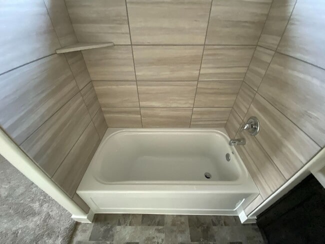 Building Photo - Modern Comfort Awaits – 4 Bed, 2.5 Bath To...