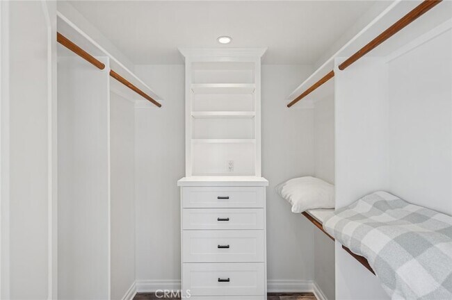 Building Photo - 6111 Seashore Dr