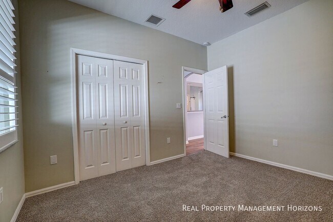 Building Photo - 143 Mill Run E