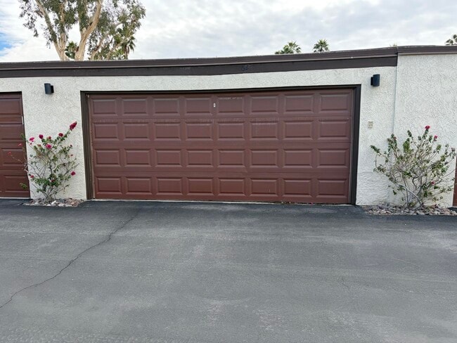 Building Photo - 462 Sunningdale Dr