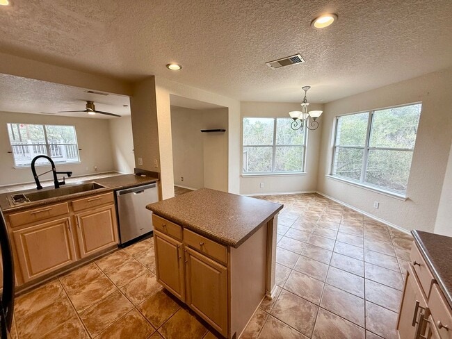 Building Photo - 3-bed 2.5bath home near Seaworld