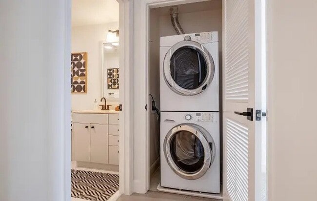 Building Photo - 246 2nd St