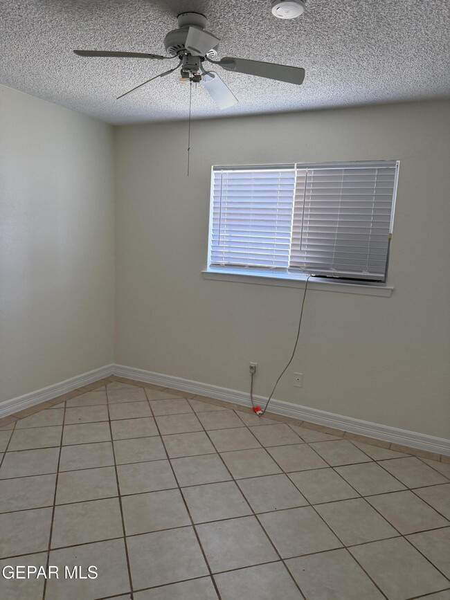 Building Photo - 8916 Leo St