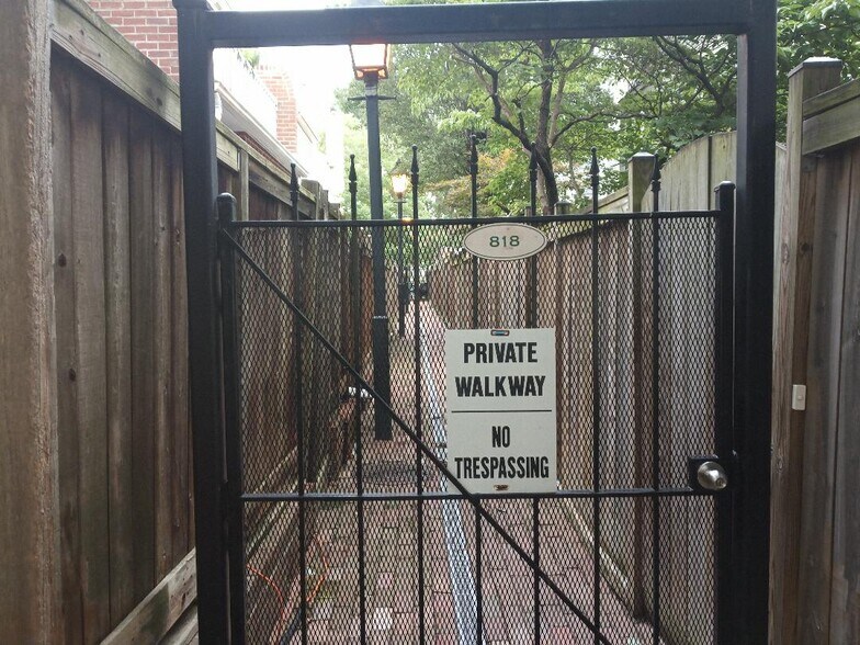 secure house - 818 N Fayette St