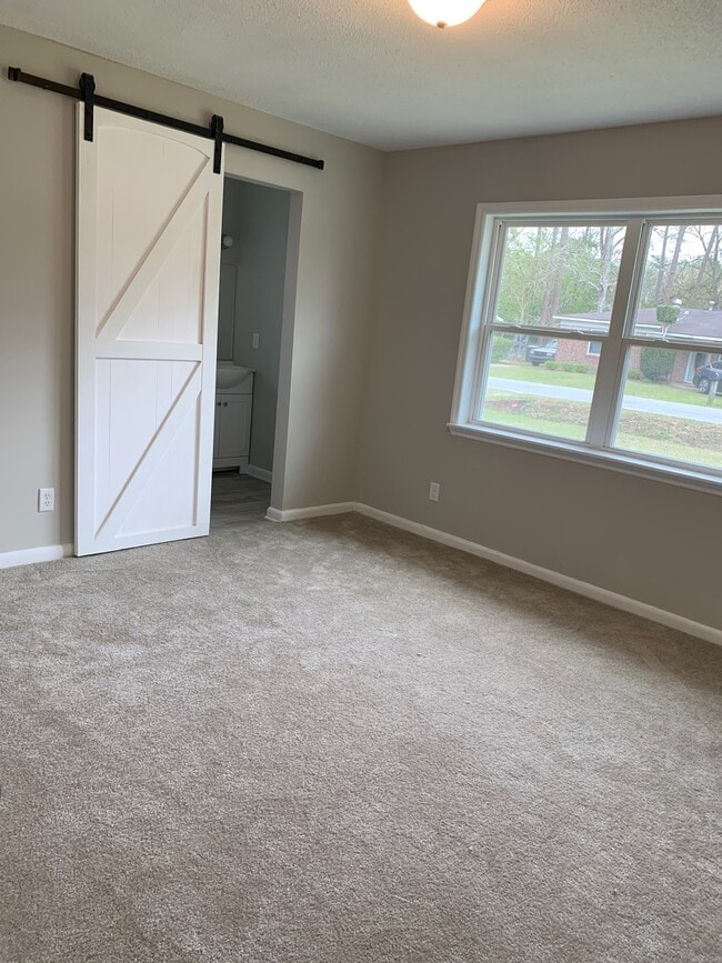 Building Photo - *NEWLY REMODELED*