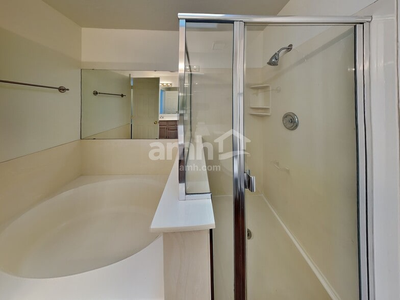 Building Photo - 539 S Apache Dr