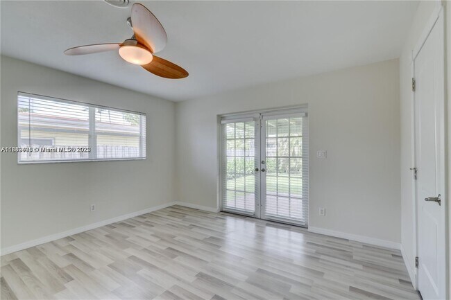 Building Photo - 308 N Crescent Dr