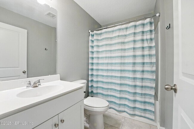 Building Photo - 3 bedroom / 2 bathroom home on the Northside