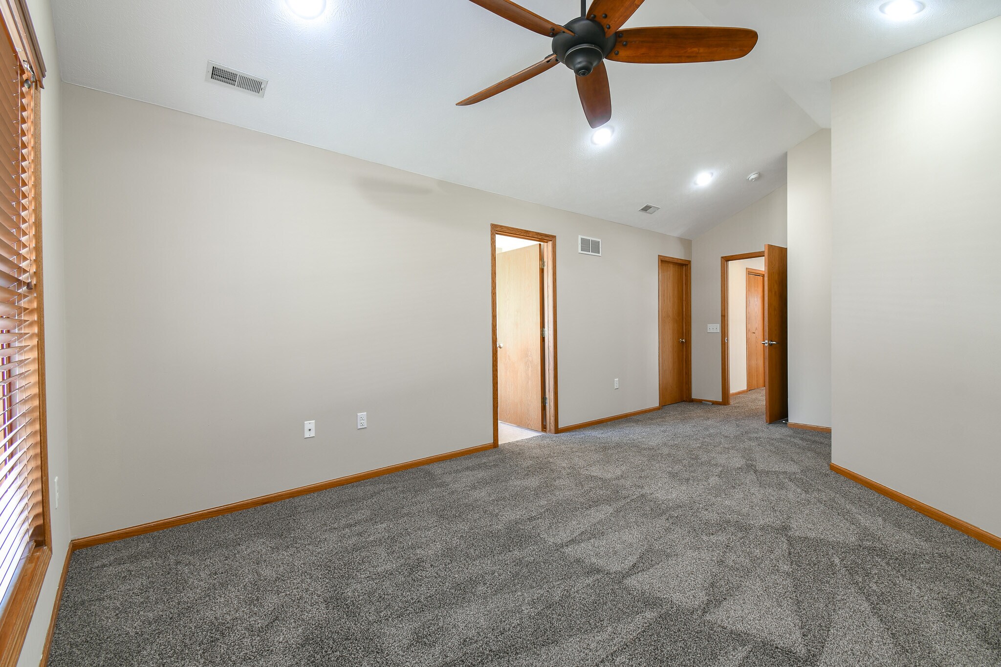 Building Photo - 9412 Forest Glen Dr