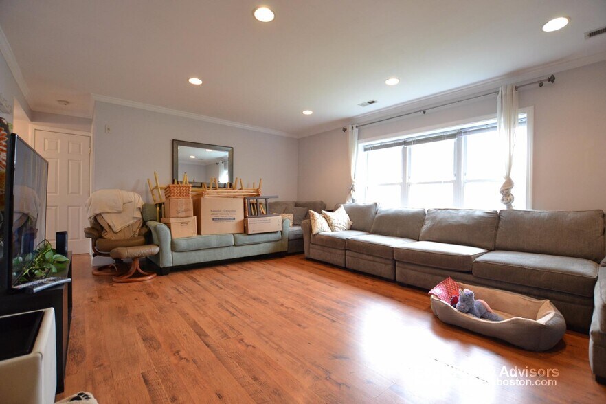 Building Photo - 120 Newton St