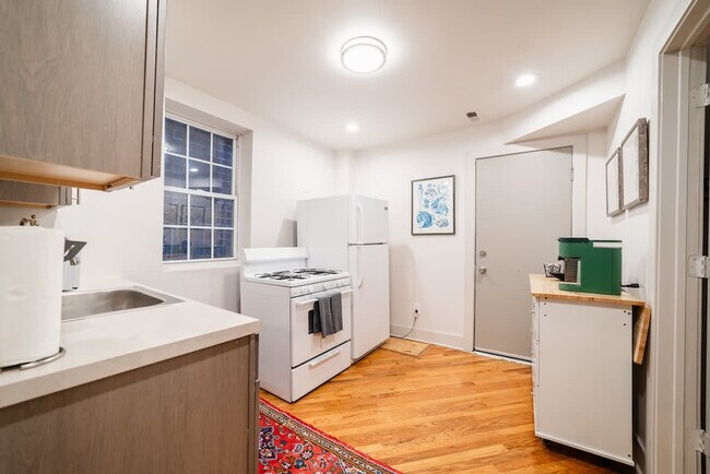 Building Photo - 1638 N Western Ave