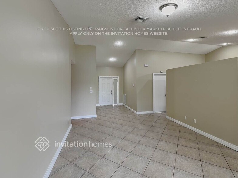 Building Photo - 5521 SW 58th Ct