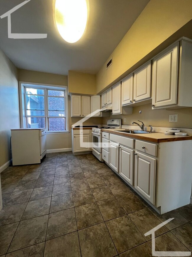 Primary Photo - 9/1/25 Amazing South Campus 4BR/2BA w/balc...