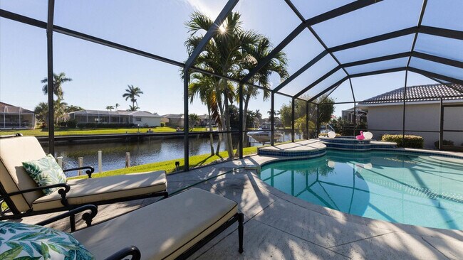 Building Photo - 830 Coronado Dr