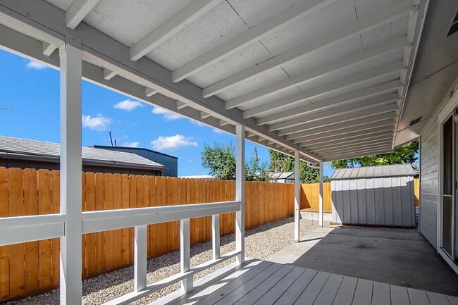 Building Photo - Lovely 3 Bedroom 2 Bath, 1350 Square Foot ...