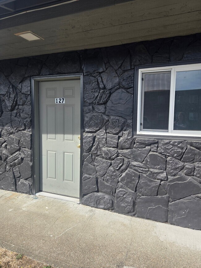 Building Photo - 8000 NE Hwy 99