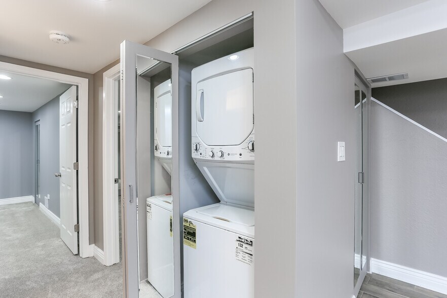 Building Photo - 2613 W Evergreen Ave