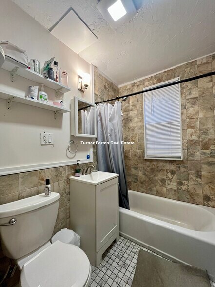 Building Photo - 12 Bucknam St