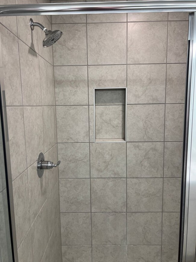 Building Photo - Stunning 3/2 Rental Unit in Prime Simpsonv...