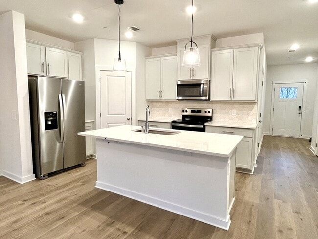 Building Photo - 7148 Cedarcrest Ct