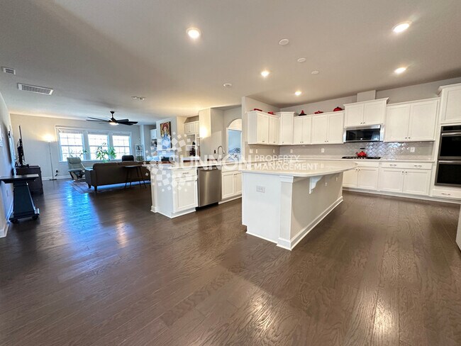 Building Photo - Gorgeous 3 Bed 3 Bath Home in Huntersville