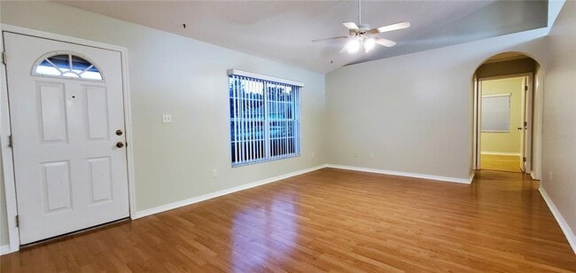 Building Photo - 913 Palm Forest Ln