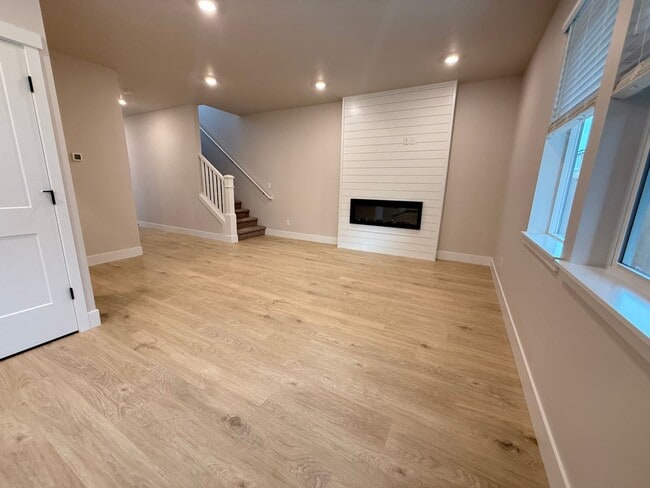 Building Photo - Brand New Stunning 5 Bed/3 Bath Home - Steven's Ranch