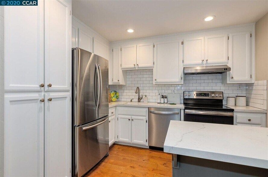 Building Photo - 2716 Oak Rd