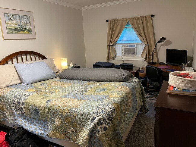 Building Photo - 592 Long Pond Rd