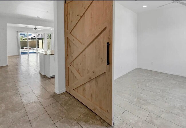 Building Photo - 6418 W Mark Ln