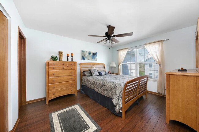 Building Photo - 2544 Dickens Dr