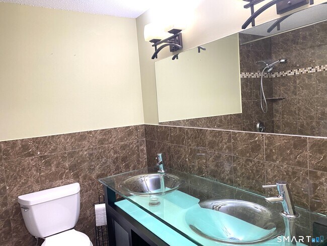 Building Photo - 31 Locust Cir