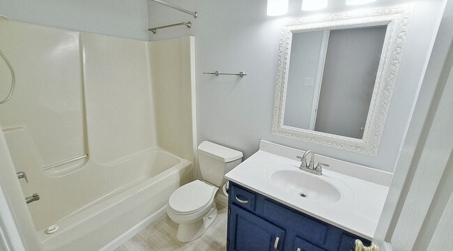Building Photo - 3 Bed / 3 Bath Single Family Home