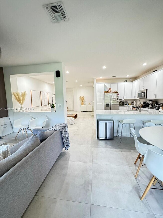 Building Photo - 13017 Riverwalk Cir S