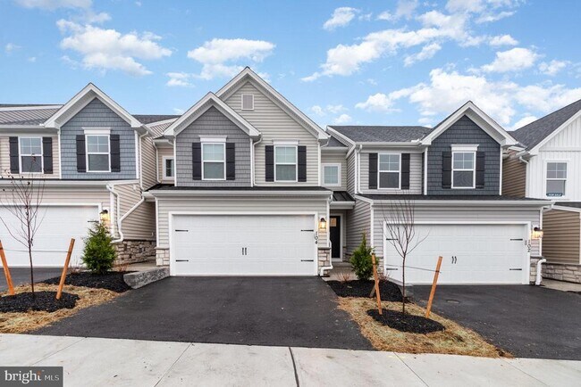 Primary Photo - 104 Emma Cir