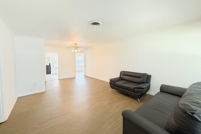 Building Photo - 4053 Silverwood Dr