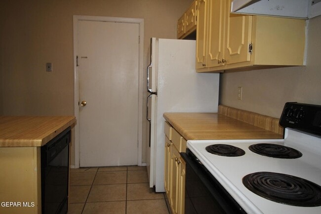 Building Photo - 10711 Ivanhoe Dr
