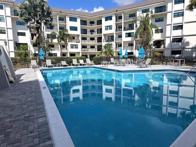 Building Photo - 1000 River Reach Dr