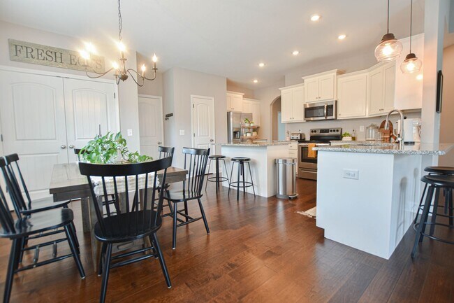 Building Photo - Pet Friendly Three Bedroom!