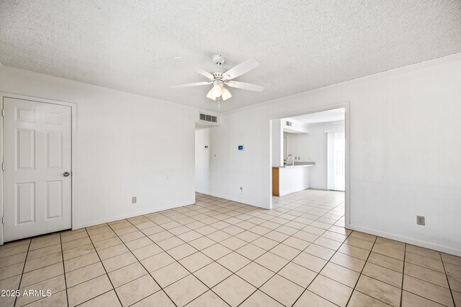 Building Photo - 2208 N 47th Ln